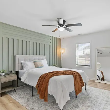 Chic 2 Bedroom W Free Parking